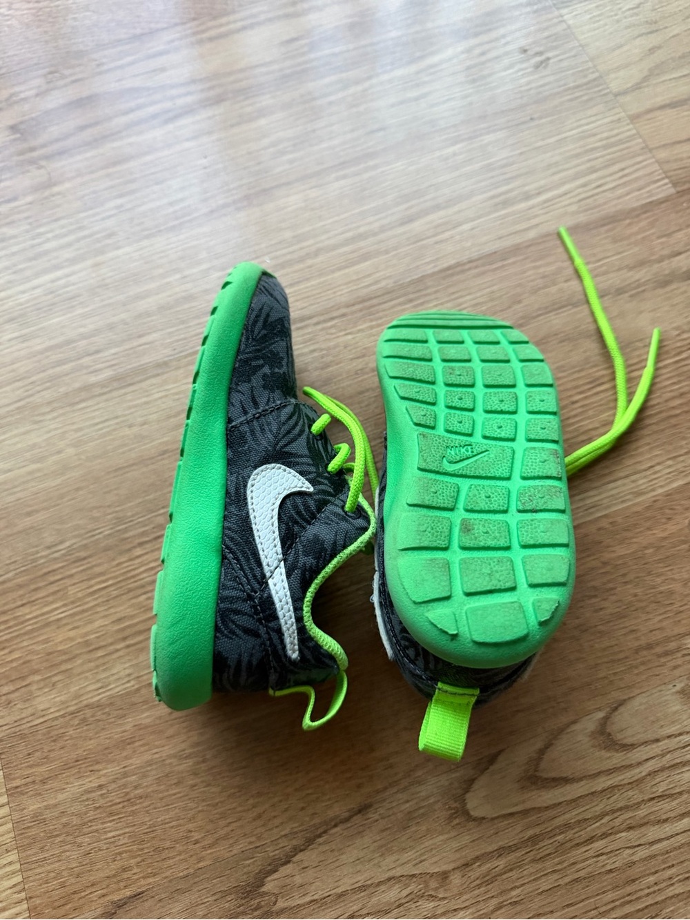 Nike Kids Black and Neon Green Slip-On Sneakers - Picture 4 of 6